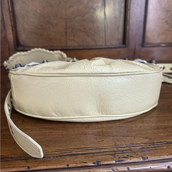 BALENCIAGA Le Cagole leather handbag Never worn, with tag light pale yellow - Picture 6 of 11